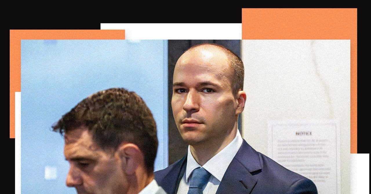 Greg Brockman testificando en un tribunal, con gráficos de valoraciones de OpenAI de fondo
