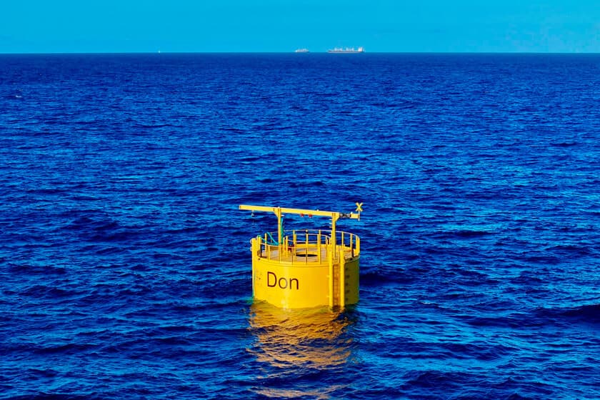 Plataforma marina de energía térmica oceánica en Canarias con tuberías sumergidas