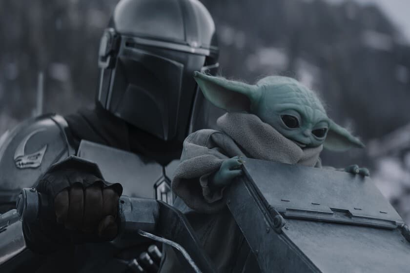 Cartel de The Mandalorian and Grogu con críticas negativas superpuestas