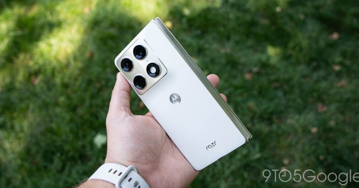 Captura de pantalla de un teléfono Motorola mostrando la app de Amazon con un código de afiliado insertado automáticamen
