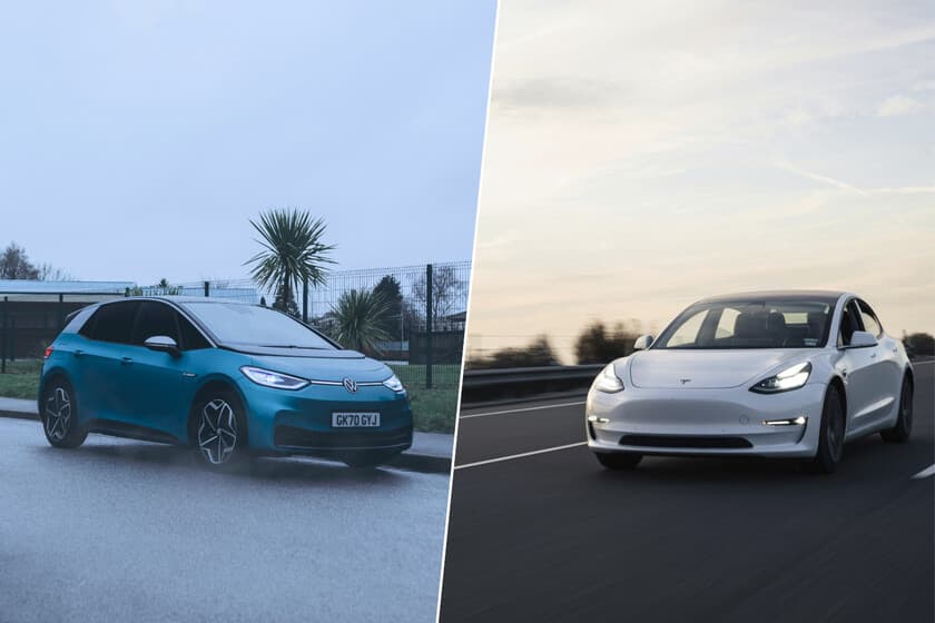 Coche eléctrico Volkswagen ID.4 en una calle europea, con un Tesla Model 3 al fondo
