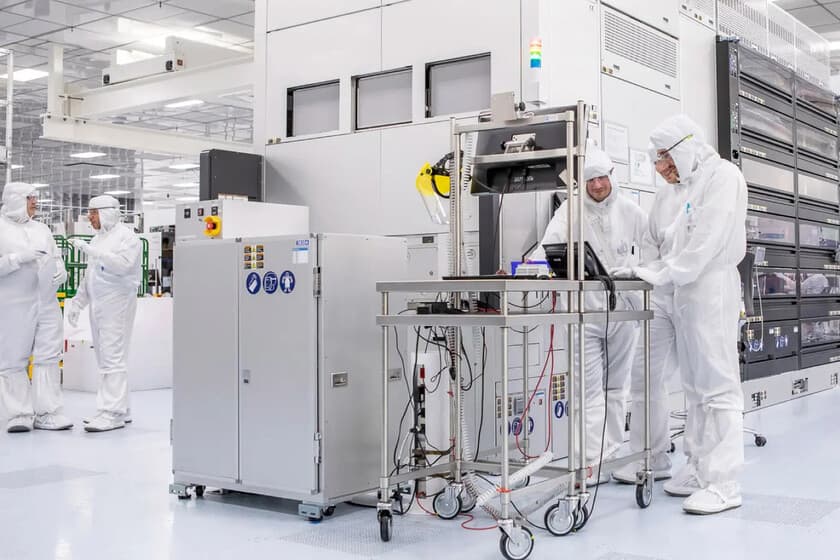 Máquina High-NA de ASML en una sala limpia del laboratorio IMEC