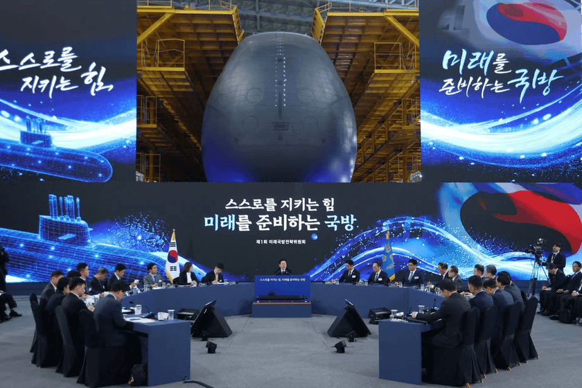Lanzamiento del cohete surcoreano Nuri con el satélite de reconocimiento militar en la base de Naro