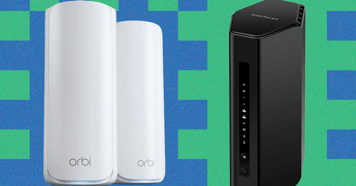 Comparación visual entre un router tradicional con antenas y un sistema mesh con tres nodos blancos distribuidos en una