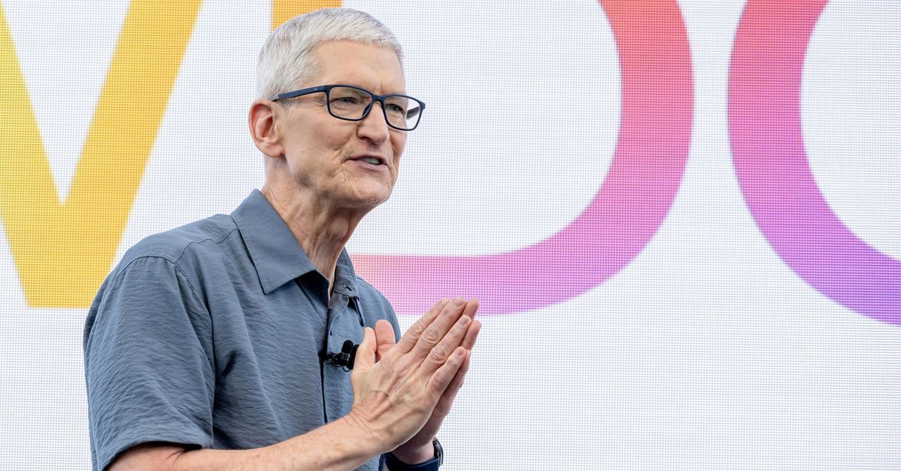 Logos de Apple y Google superpuestos con un signo de interrogación