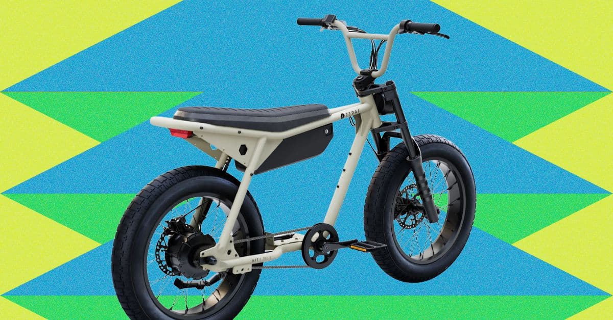 Bicicleta eléctrica Pedal Electric H/T en un paisaje urbano, mostrando su diseño estilizado y batería integrada.