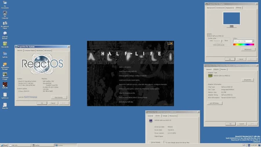Captura de pantalla de Half-Life corriendo en ReactOS con interfaz de escritorio