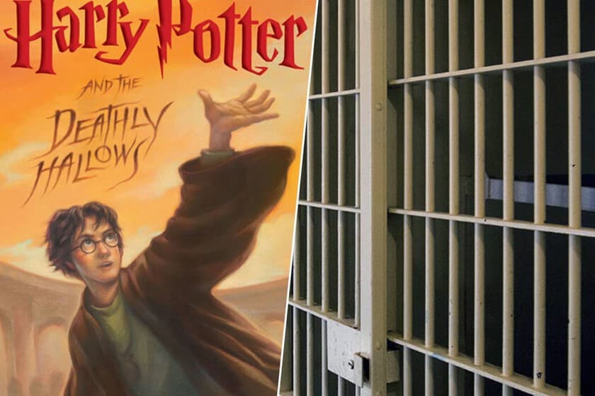 Un soldado ucraniano sonriente sosteniendo un libro de Harry Potter, fondo de biblioteca o naturaleza