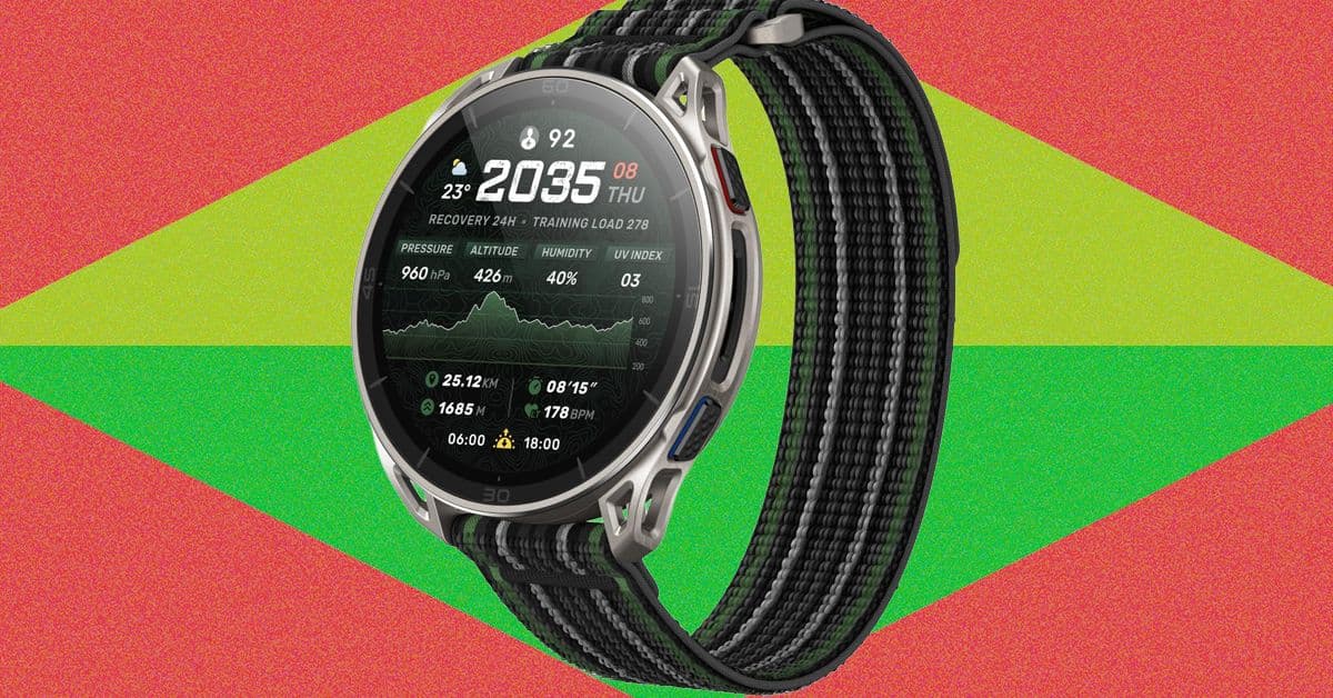 Amazfit Cheetah 2 Ultra en la muñeca de un corredor de montaña, con pantalla mostrando métricas de fatiga.