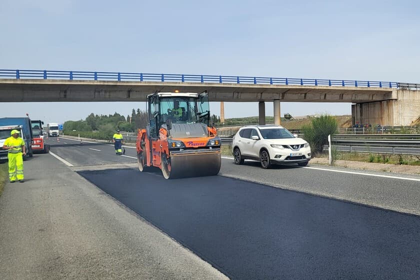 Carretera A-7 dañada por deslizamiento de tierra tras lluvias torrenciales en Málaga