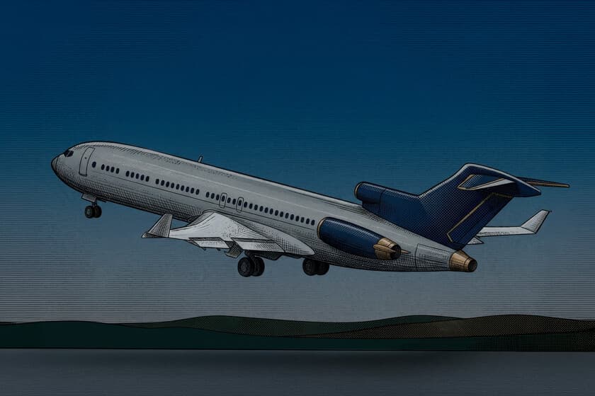 Boeing 727 estacionado en una pista al atardecer, silueta oscura contra el cielo naranja
