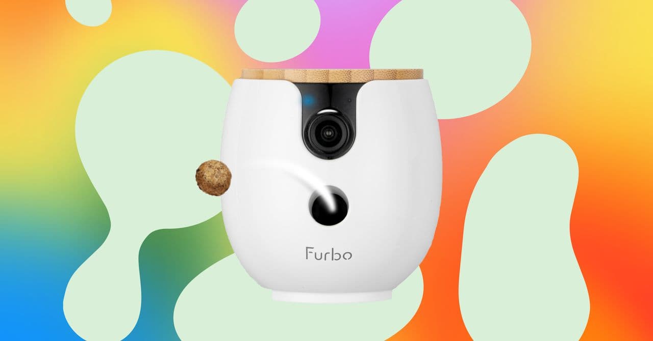 Collage de productos destacados del Prime Day bajo 30 dólares: cargador, funda, bombilla inteligente, etc.