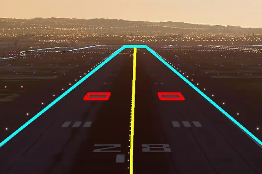 Avión Airbus aterrizando en una pista con luces de aproximación, al atardecer.